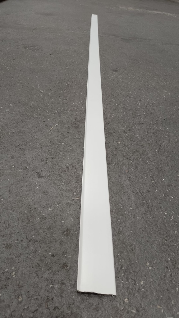 Zocalo Plastico rigido ( 7 cm x 3 m )